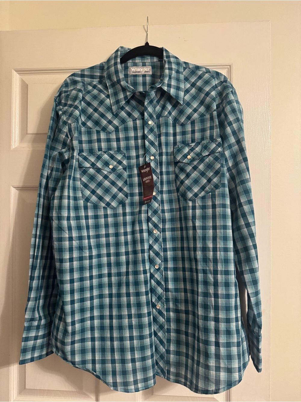 Wrangler Men's Teal and White Plaid Button-Down Shirt XL